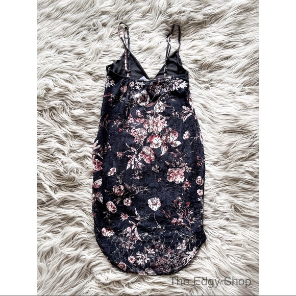 Missguided | Floral Lace Slip Dress - Picture 2 of 8